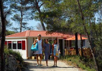 Camping Résidentiel La Pinède